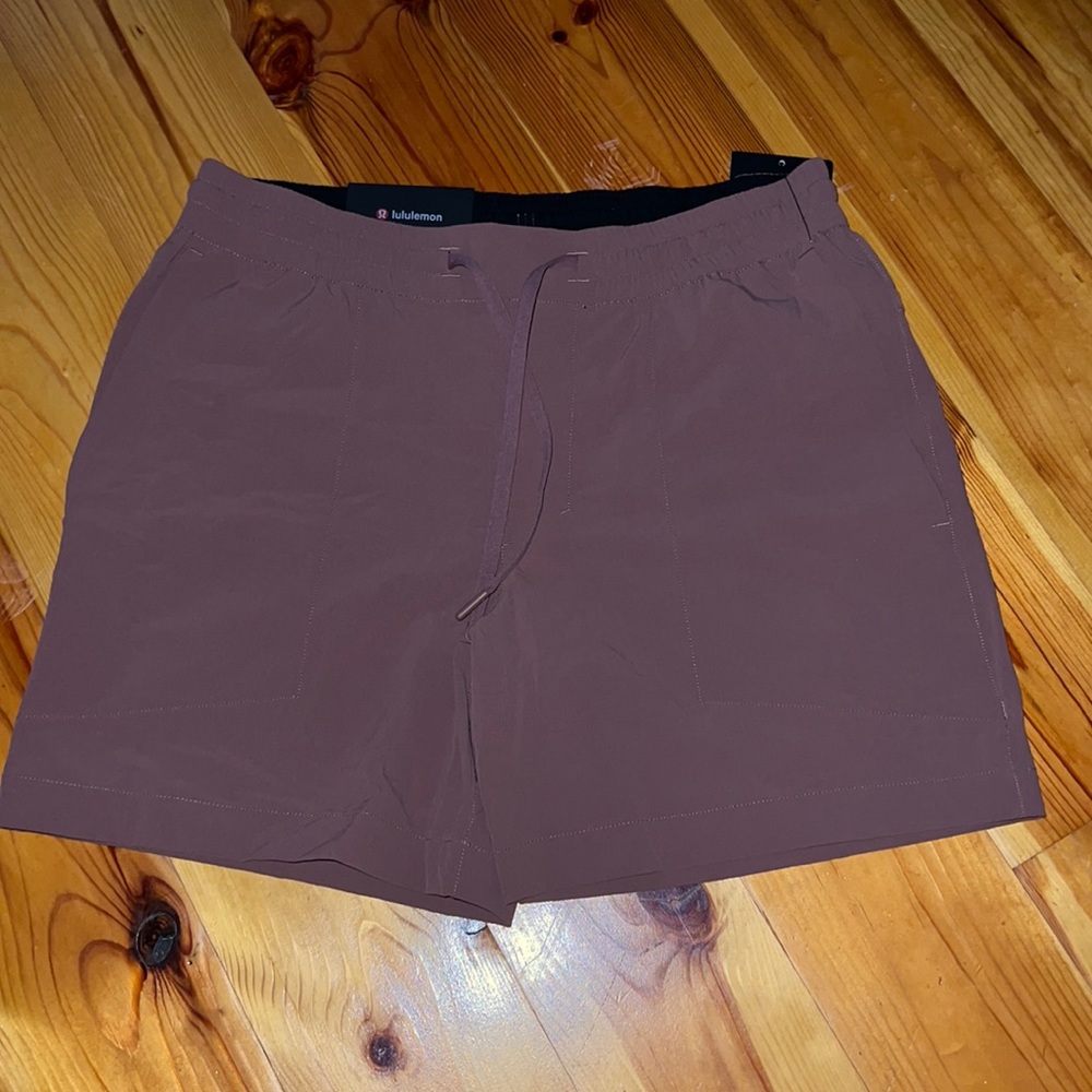 Lululemon burgundy bowline shorts 5”